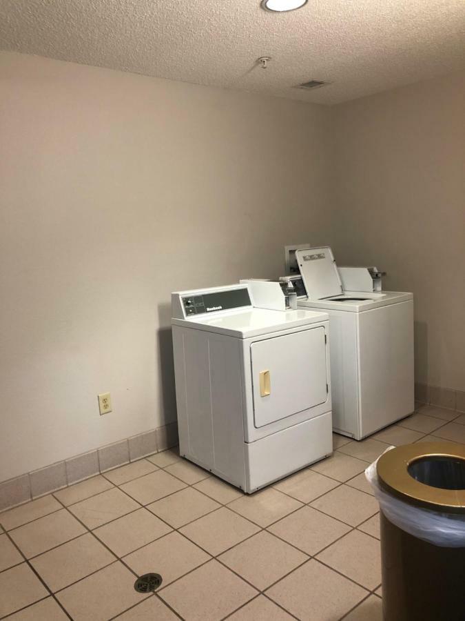 Millennium Inn Ellisville エクステリア 写真